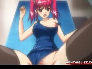 Maillot de bain l'anime étudiante branlette avec les pieds baisée