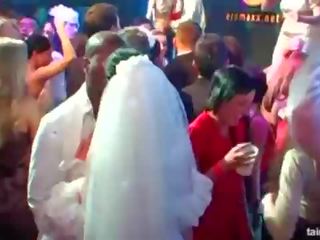 Outstanding lascivious brides suck big cocks in jemagat öňünde